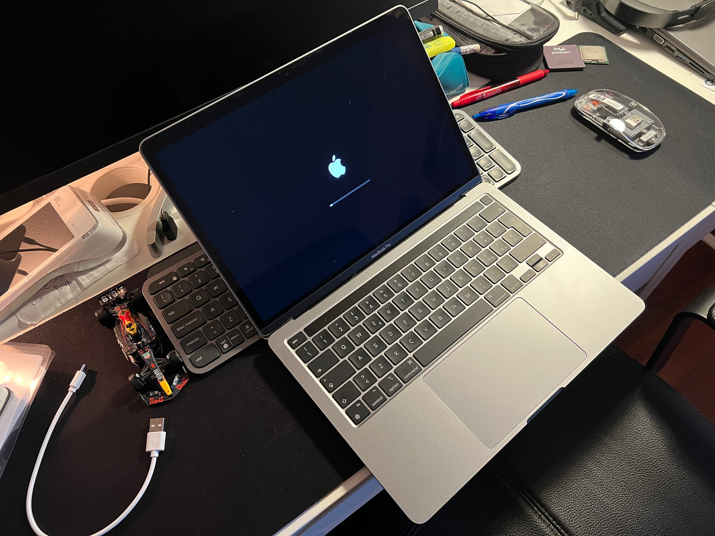 Apple MacBook PRO M2 256Gb + 8Gb RAM pari nuovo